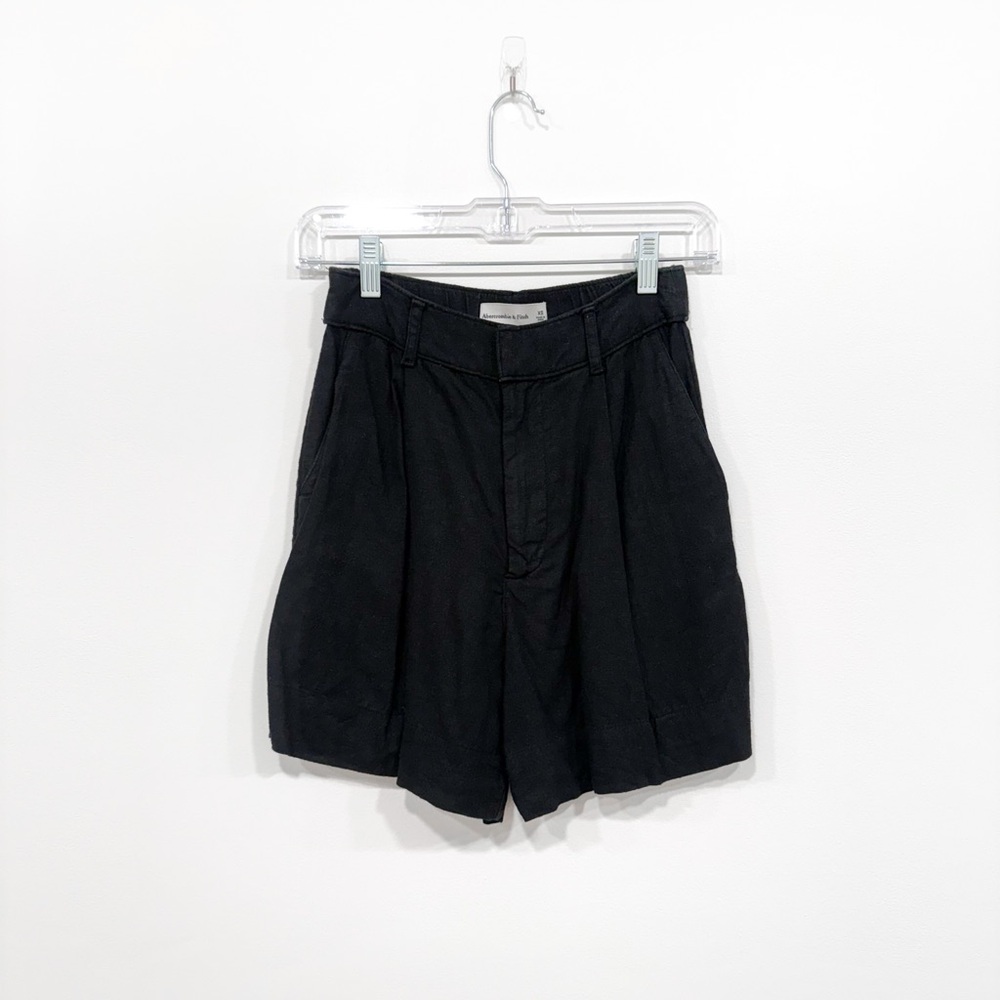 Abercrombie & Fitch Tailored Linen Blend Shorts
Black Size XS